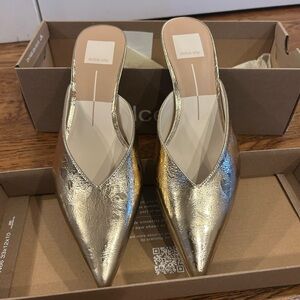Crinkle gold mule